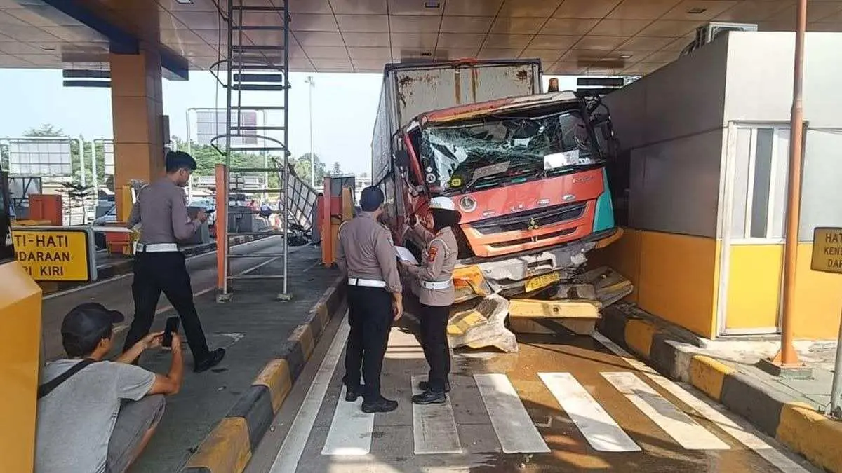 Rem Blong, Truk Fuso Tabrak Dua Kendaraan di Gerbang Tol Ciawi 2 Bogor