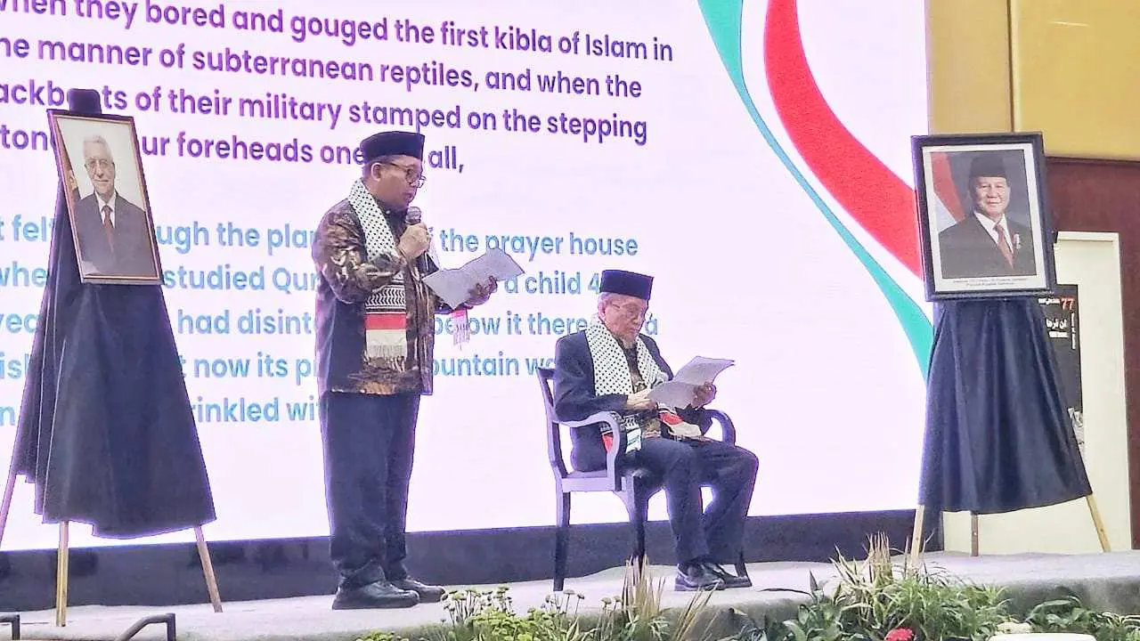 Suarakan Palestina dalam Puisi: Taufiq Ismail Kolaborasi Ricky Kurniawan di Peringatan 77 Tahun Nakba