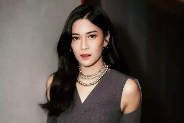 Profil Dian Sastrowardoyo, Aktris yang Melejit Berkat Film AADC: Ternyata Keturunan Darah Pahlawan