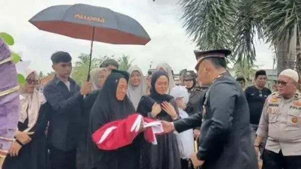 Isak Tangis Istri Ipda Almu Jamil: Sang Suami Rela Korbankan Nyawa Demi Lindungi Keluarga saat Pohon Tumbang