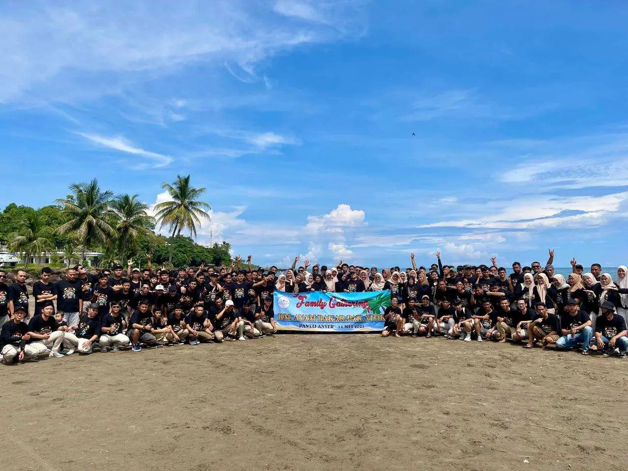 Merawat Loyalitas dan Budaya Kerja, RM Ayam Bakar Pak Atok Gelar Family Gathering di Anyer