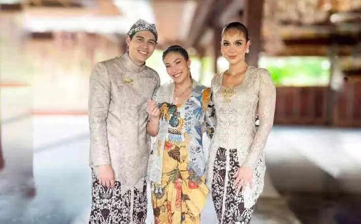 Pesona Luna Maya dan Maxime Bouttier Saat Siraman: Anggun dengan Kebaya dan Beskap Jawa
