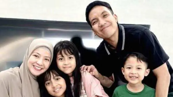 Desta Beri Kejutan Hadiah Mobil untuk Natasha Rizky sang Mantan Istri, Warganet Ikut Baper