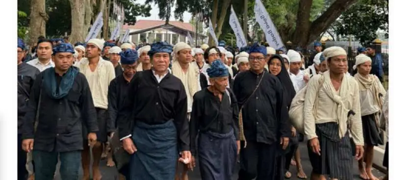 Gubernur Banten Mumuluk Bareng Masyarakat Adat, Dijuluki 'Bapak Gede' di Seba Baduy 2025