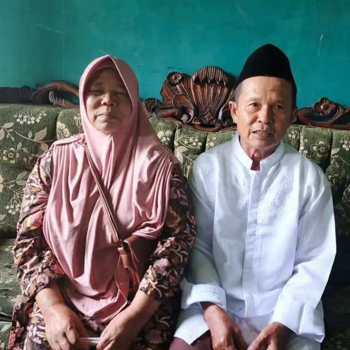 Kisah Haru Pengambil Sampah dan Istrinya Berangkat Haji, Menabung Seribu Rupiah Tiap Hari Sejak Tahun 1986