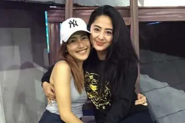 Dewi Perssik Diramal Jadi Pengantin? Ayu Ting Ting Bercanda, King Nassar Ikut Meramaikan