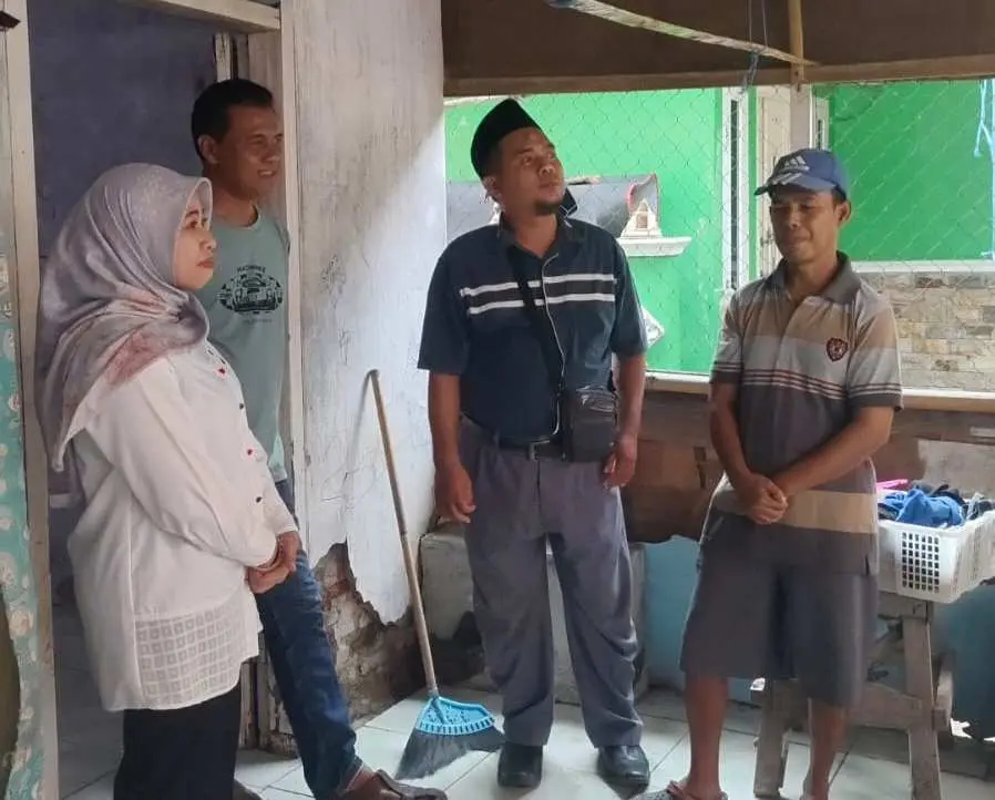 Atap Rumah Marbot Ambruk, DPRD Tangerang dan Pemdes Bergerak Cepat Berikan Bantuan
