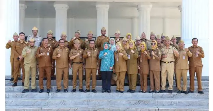 Gubernur Banten Andra Soni Pimpin Apel Hari Pertama Kerja Usai Libur Lebaran sekaligus Halal Bihalal