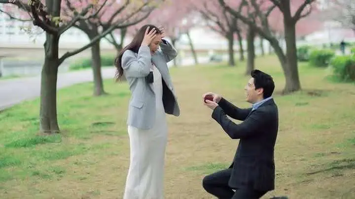 Luna Maya Terima Lamaran Maxime Bouttier: Romantis Banget di Tengah Mekarnya Bunga Sakura in Tokyo