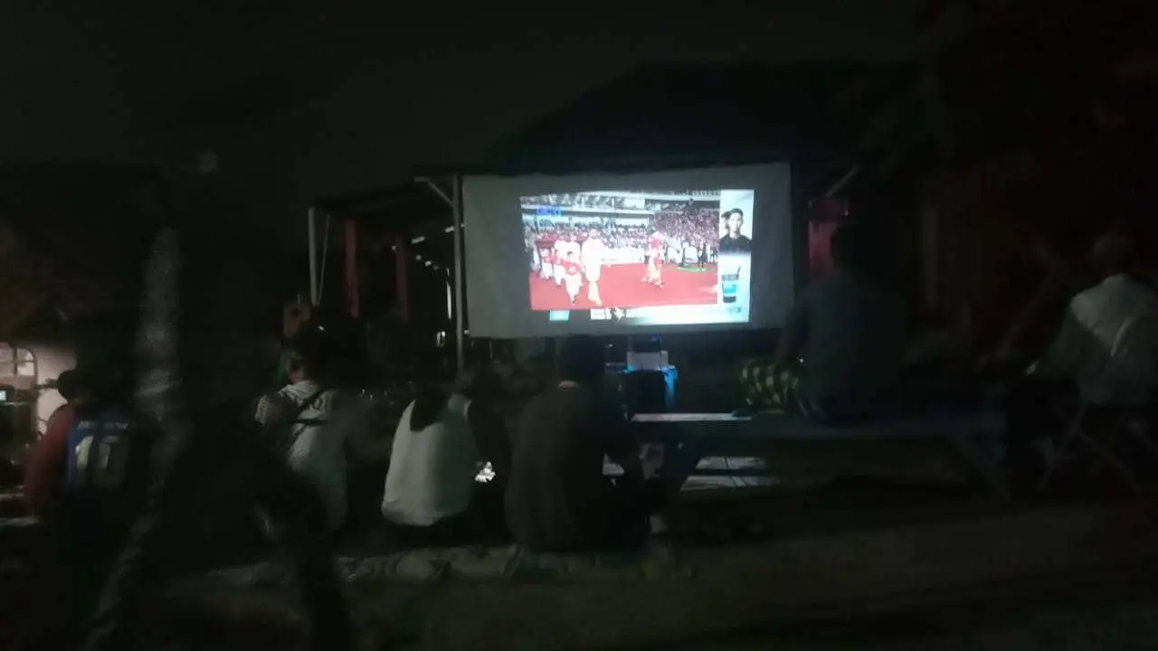 Dukung Timnas, Warga Kampung Blok Parigi Gelar Nobar Laga Indonesia vs Bahrain