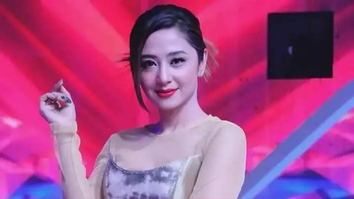 Dewi Perssik Tanggapi Tuduhan Sindir Agnez Mo: 'Kalau Kita Busuk, Jatuh Sendiri Kok'