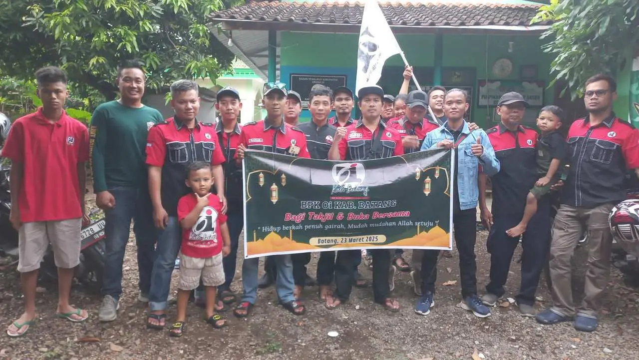 Badan Pengurus Ormas Oi Kabupaten Batang Gelar Aksi Sosial Pembagian Takjil Gratis untuk Masyarakat Pengguna Jalan