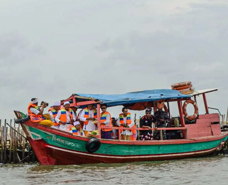 Melasti di Laut Segarajaya, Pemprov Jabar Apresiasi Jadi Simbol Harmoni Keberagaman di Bekasi