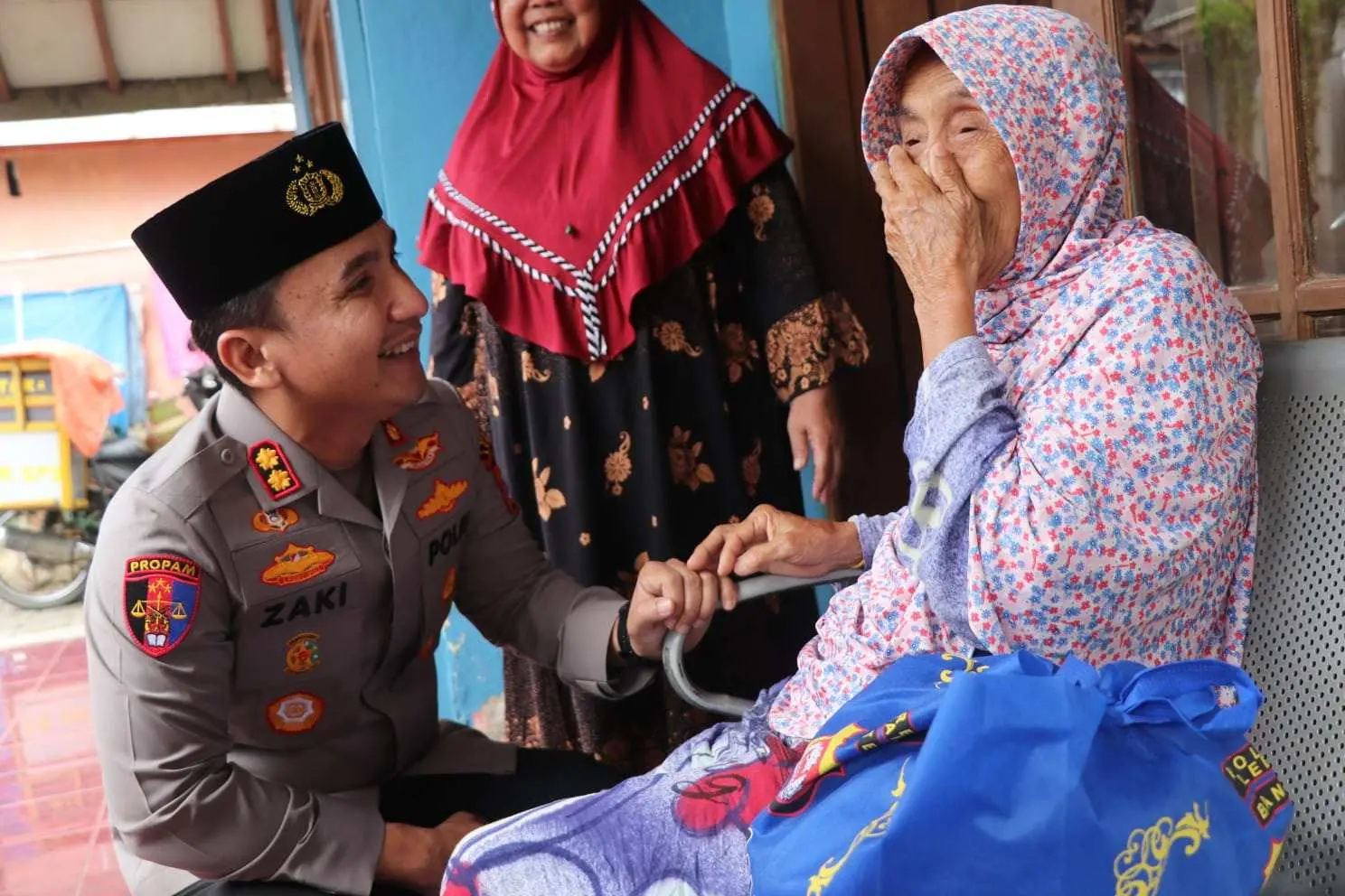 Kapolres Lebak Sambangi Lansia yang Membutuhkan, Bagikan Paket Sembako di Ramadhan 2025