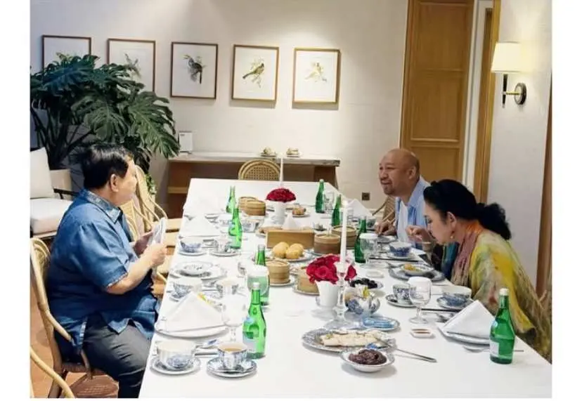Keakraban Prabowo Subianto Bersama Titik Soeharto Momen Berbuka Puasa Keluarga, Banjir Pujian Netizen