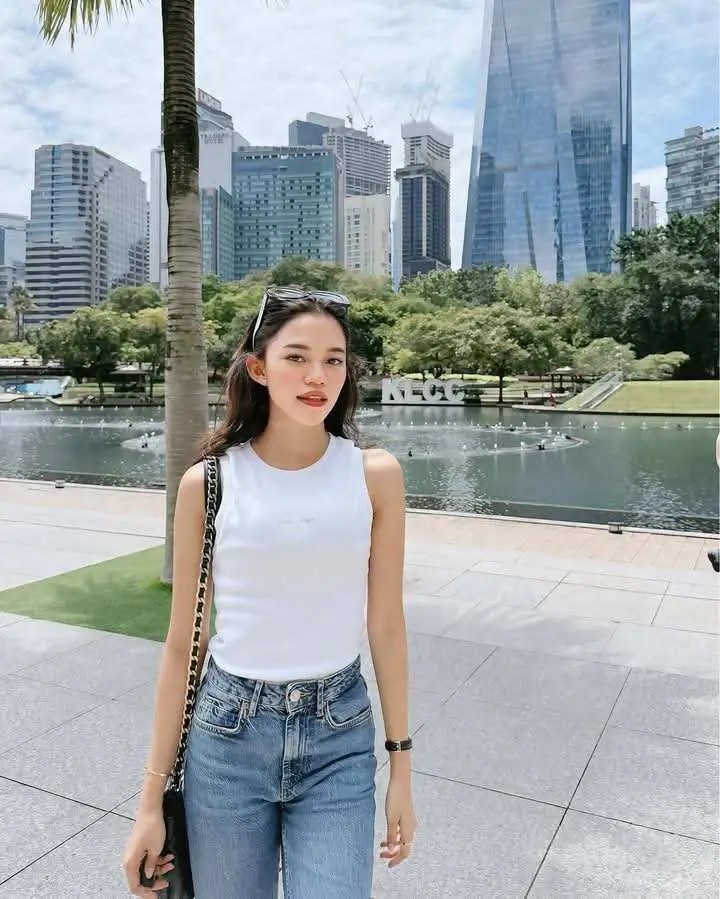 Potret Ummi Quary Banjir Pujian, Makin Cantik saat Liburan Bareng Ibu di Malaysia