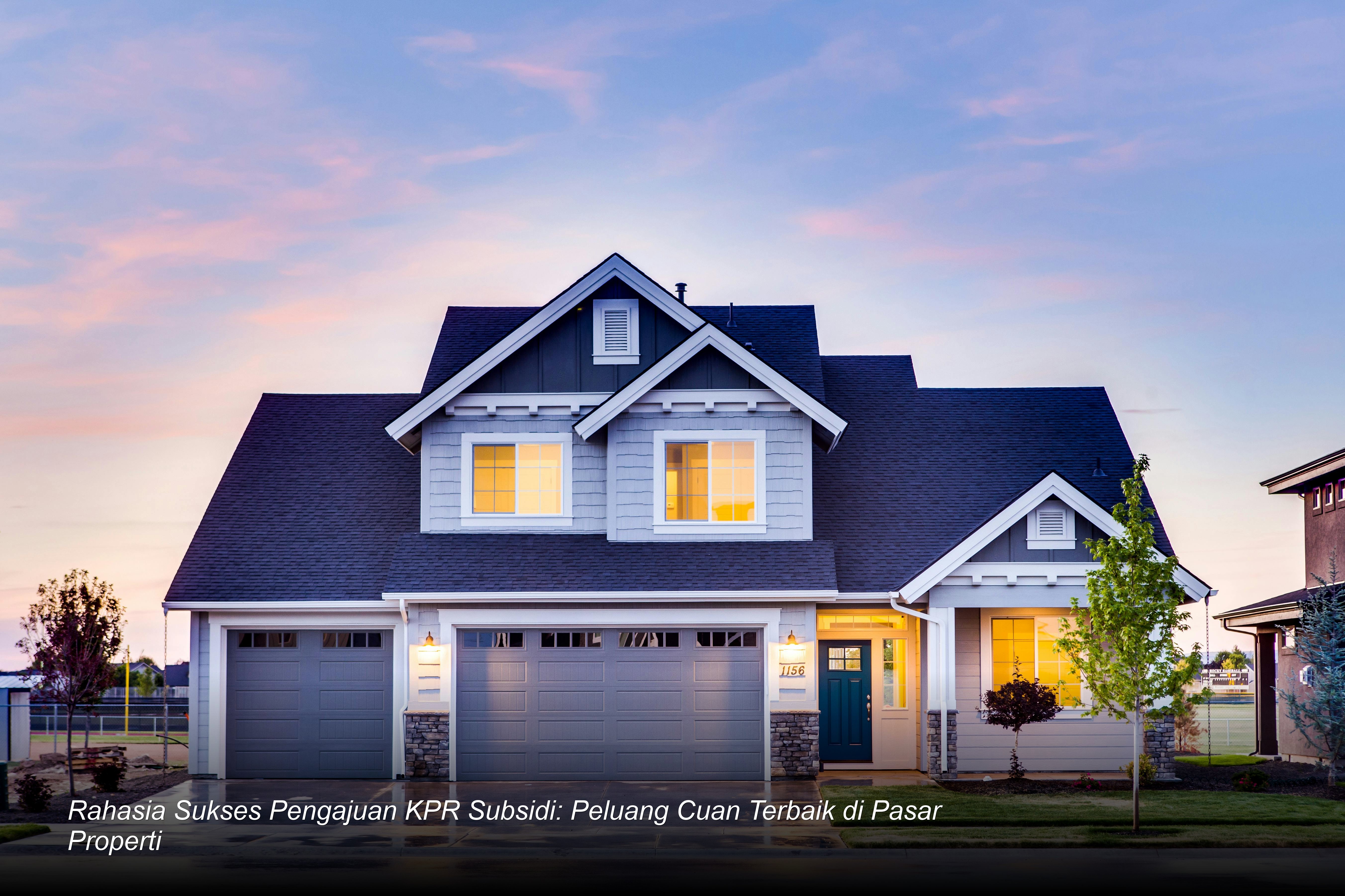 Seorang pasangan muda tersenyum bahagia saat menandatangani dokumen akad kredit KPR Subsidi di hadapan petugas bank dan pengembang perumahan.