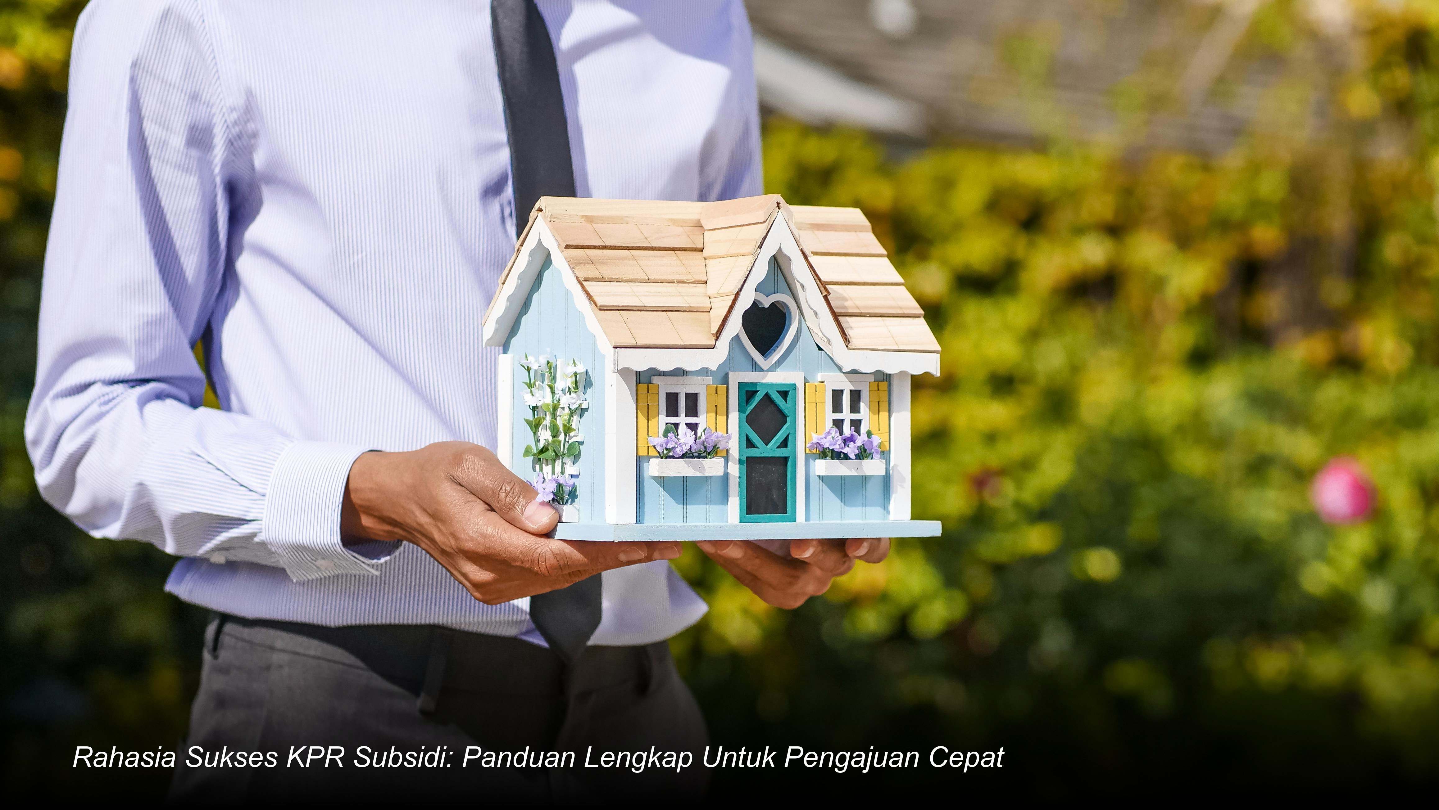 Seorang nasabah tersenyum saat menandatangani dokumen akad kredit KPR Subsidi di meja bank yang modern.