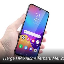 Tampilan elegan dari smartphone Xiaomi terbaru dengan bingkai metalik ramping dan modul kamera yang menonjol, difoto dalam pencahayaan studio profesional.